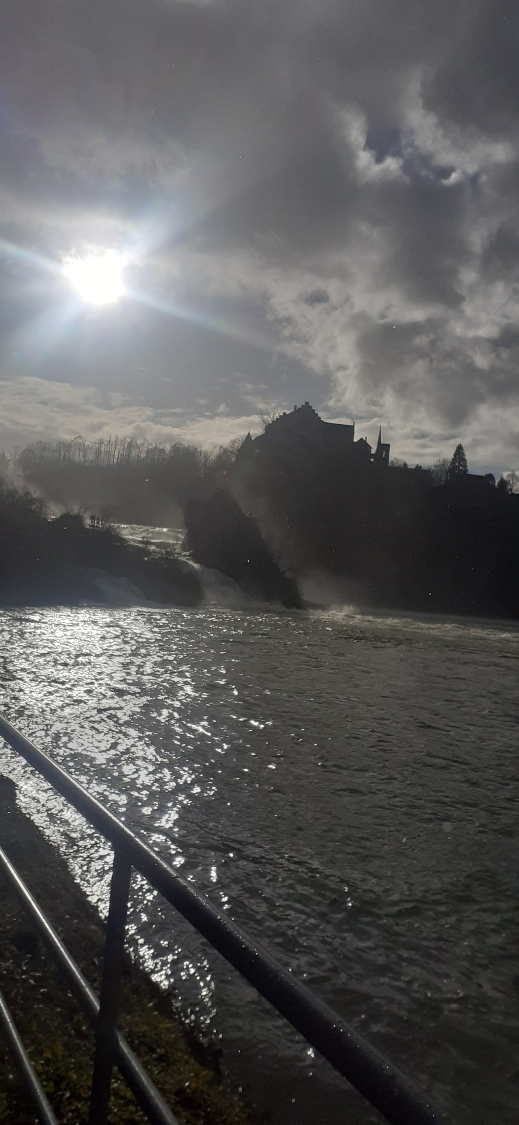 Помощь есть